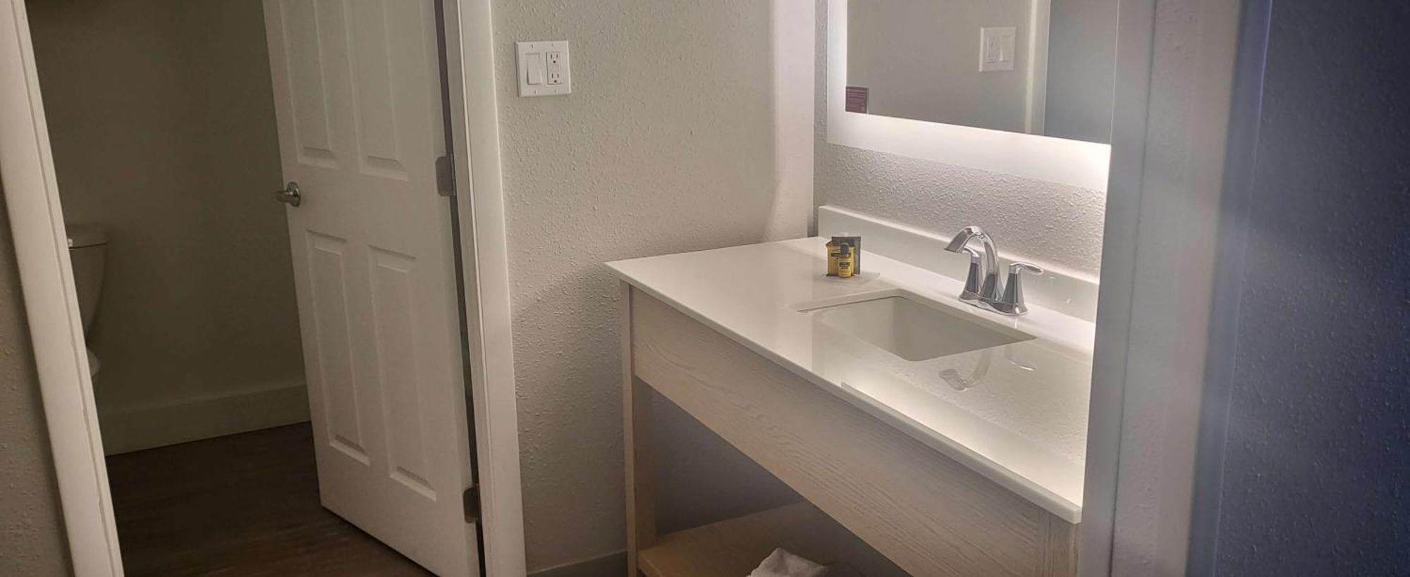Western Plaza Hotel 3*
